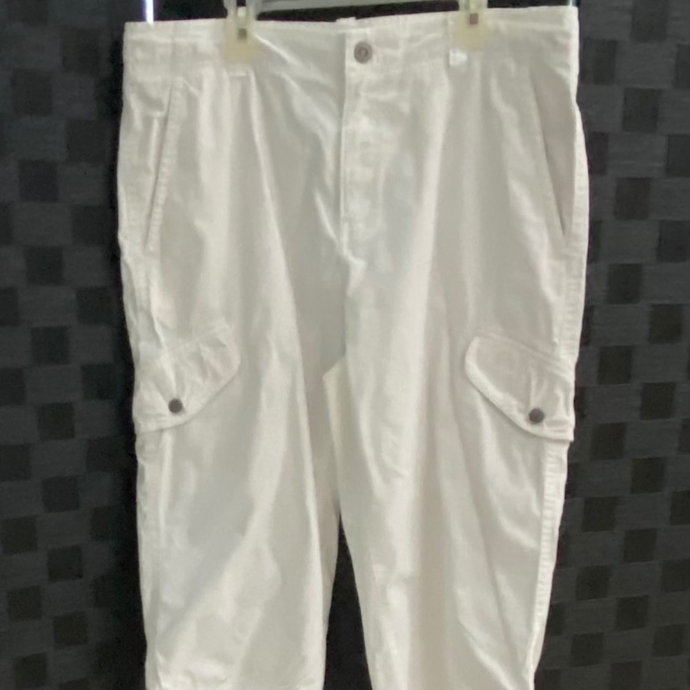 Calvin Klein, white cargo capri pant. Size 32